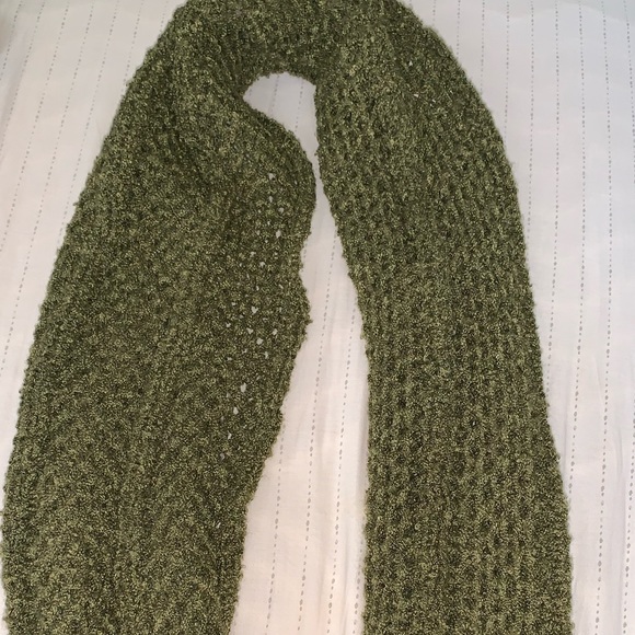 olive green infinity scarf from dress up - Picture 3 of 4